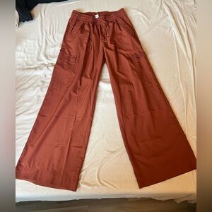 Old Navy - Wide Leg Cargo Pants in Apple Cinnamon
